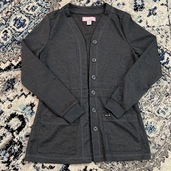 NWOT Women Koi Stretch Claire Floral Jacquard Knit Scrub Cardigan Sweater XS - Picture 2 of 13